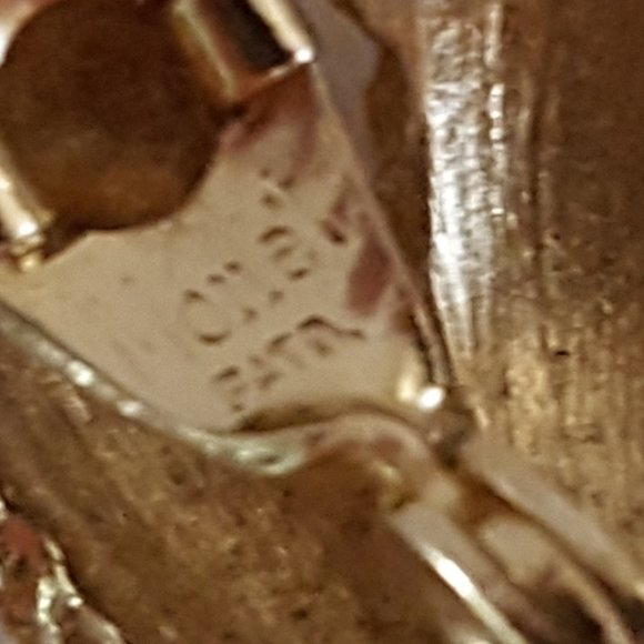 Vintage MONET Signed Textured Gold Tone Earrings Clip-on - Picture 9 of 11